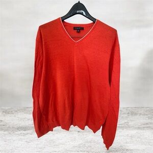 Banana Republic Burnt orange V-neck sweater in a silk and linen blend, size XL.